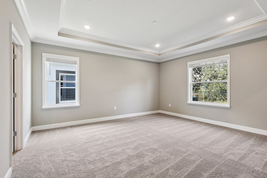 Spacious, unfurnished interior of a new home in Oakstone Farms, Leesburg (Image 29).