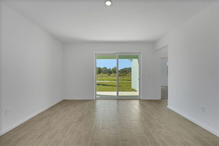 Spacious, unfurnished interior of a new home in Willowbrook North, Winter Haven (Image 15).