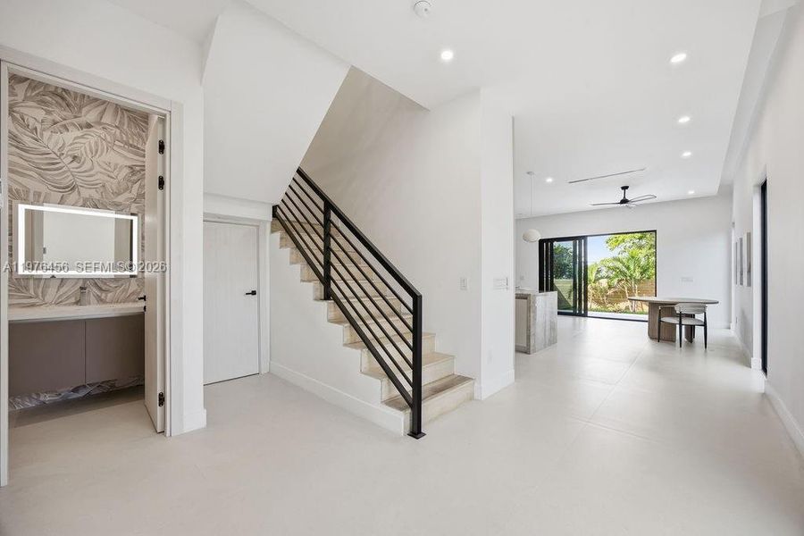 Spacious, unfurnished interior of a new home in , Fort Lauderdale (Image 21).