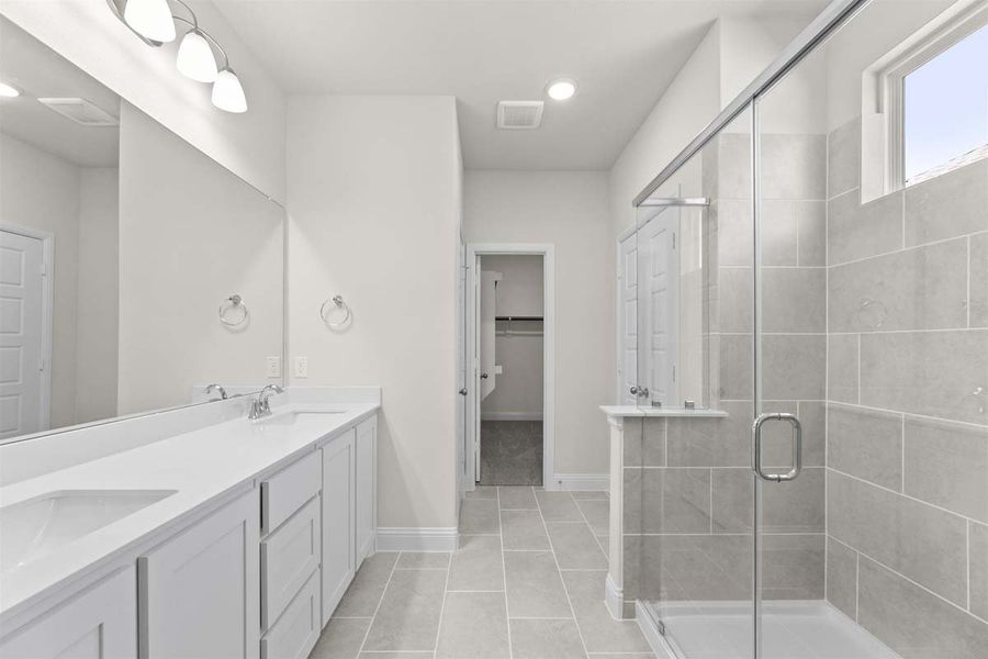 Furnished interior view inside a new home in Keeneland, Aubrey (Image 12).