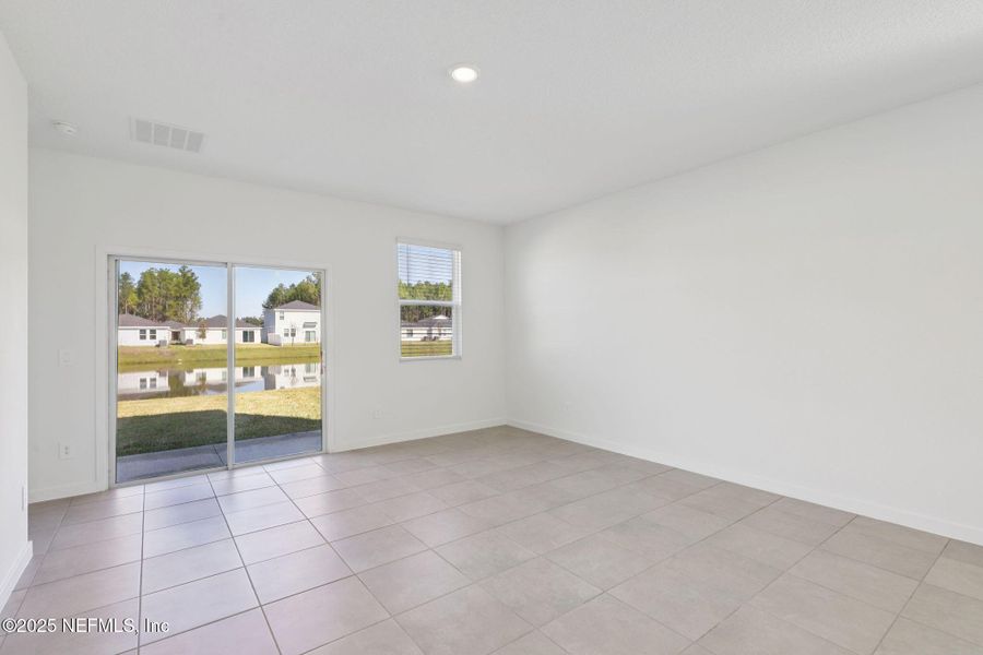 Spacious, unfurnished interior of a new home in Kings Preserve, Jacksonville (Image 25).