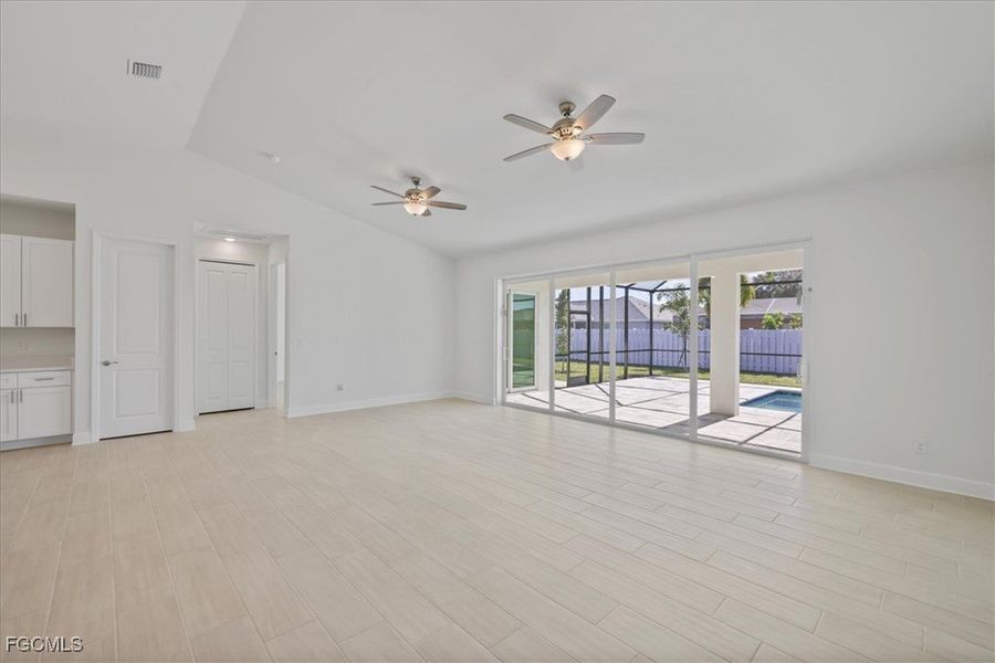 Spacious, unfurnished interior of a new home in Cape Coral, Cape Coral (Image 19).