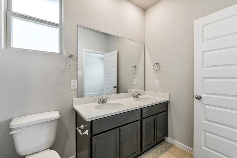 Furnished interior view inside a new home in Anderson Lakes, Houston (Image 13). Furnished interior view inside a new home in Anderson Lakes, Houston (Image 13).