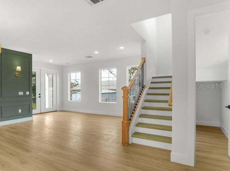 Spacious, unfurnished interior of a new home in , Oakland (Image 40).