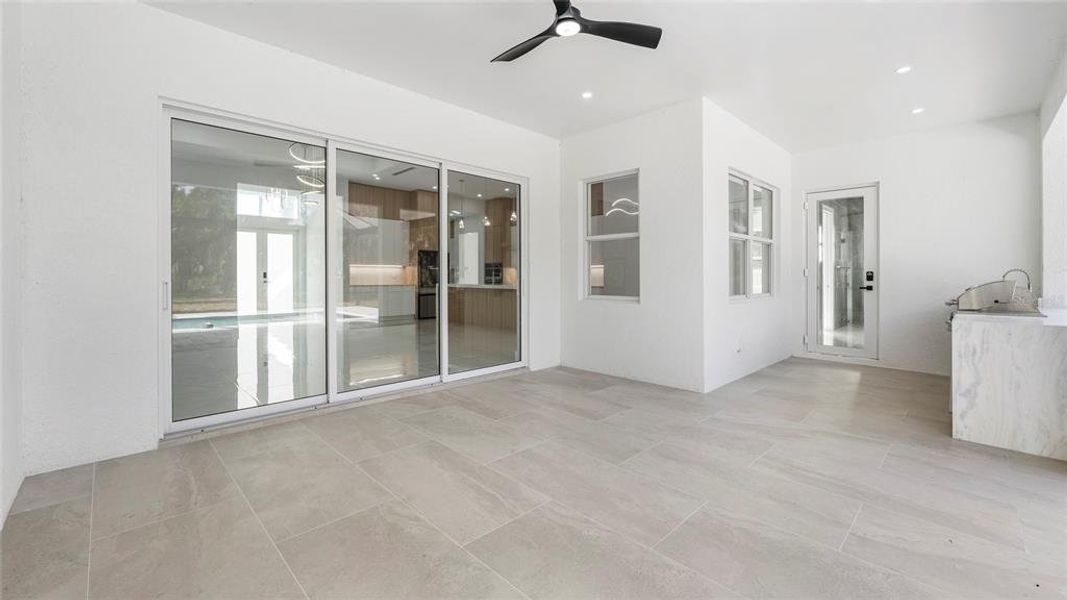 Spacious, unfurnished interior of a new home in , Naples (Image 32).