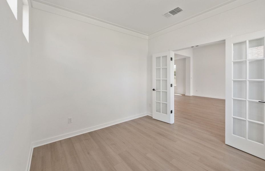 Spacious, unfurnished interior of a new home in Wolf Ranch, Georgetown (Image 32).