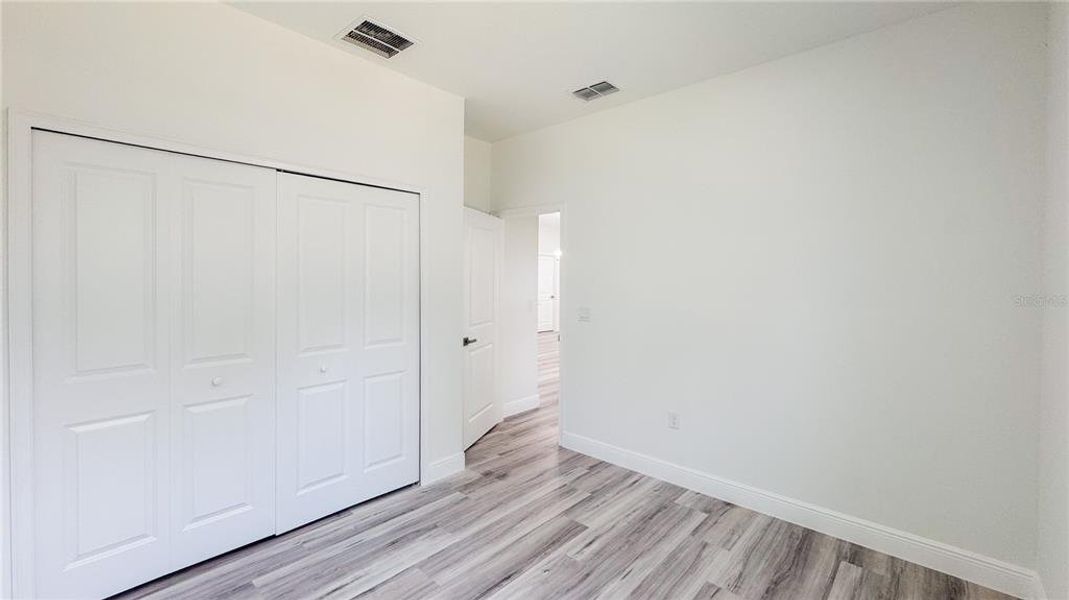 Spacious, unfurnished interior of a new home in , Ocala (Image 12).