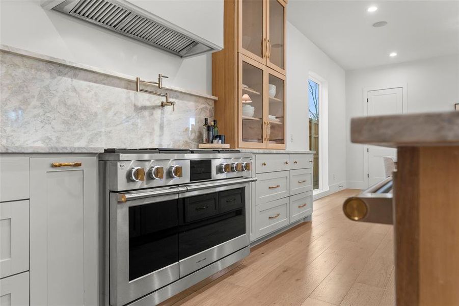 Furnished interior view inside a new home in , Dallas (Image 32). Furnished interior view inside a new home in , Dallas (Image 32).