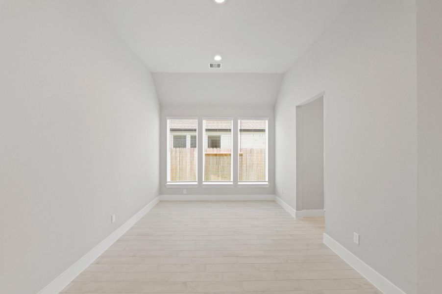 Spacious, unfurnished interior of a new home in Briarwood Crossing, Rosenberg (Image 16).