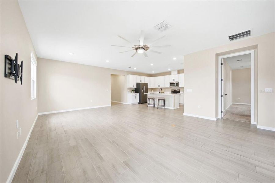 Spacious, unfurnished interior of a new home in , Haines City (Image 16).