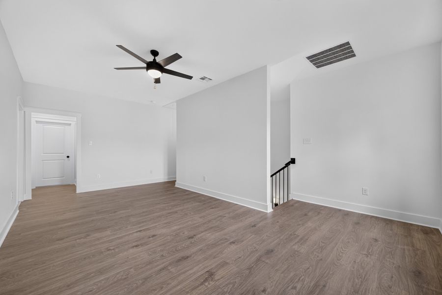Spacious, unfurnished interior of a new home in Two Step Farm, Montgomery (Image 37).