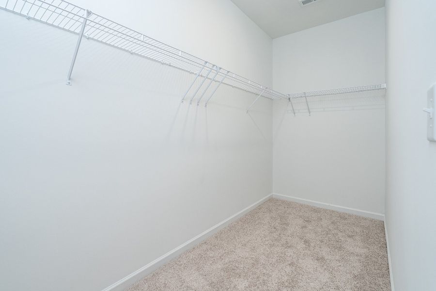 Spacious, unfurnished interior of a new home in Ridgewood, Shelbyville (Image 19).