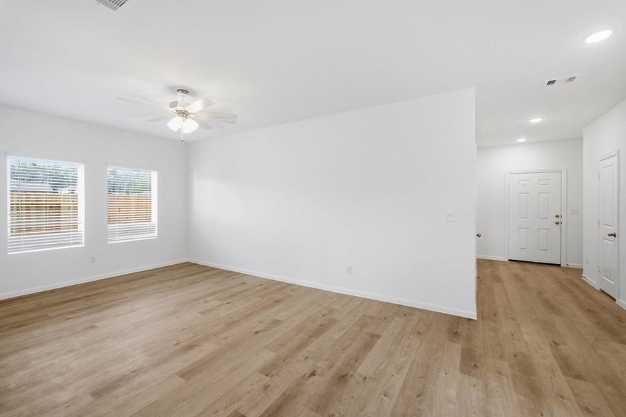 Spacious, unfurnished interior of a new home in , Conroe (Image 26).
