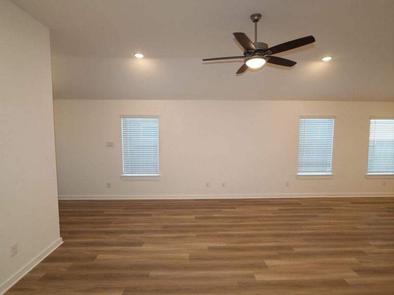 Spacious, unfurnished interior of a new home in Ambrose, La Marque (Image 21).