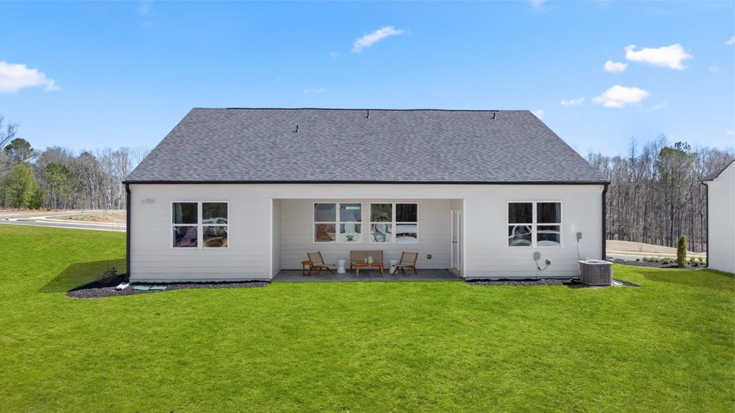 Representative exterior details of a home built from the Denton by D.R. Horton in Jackson Landing, Jefferson (Image 3).