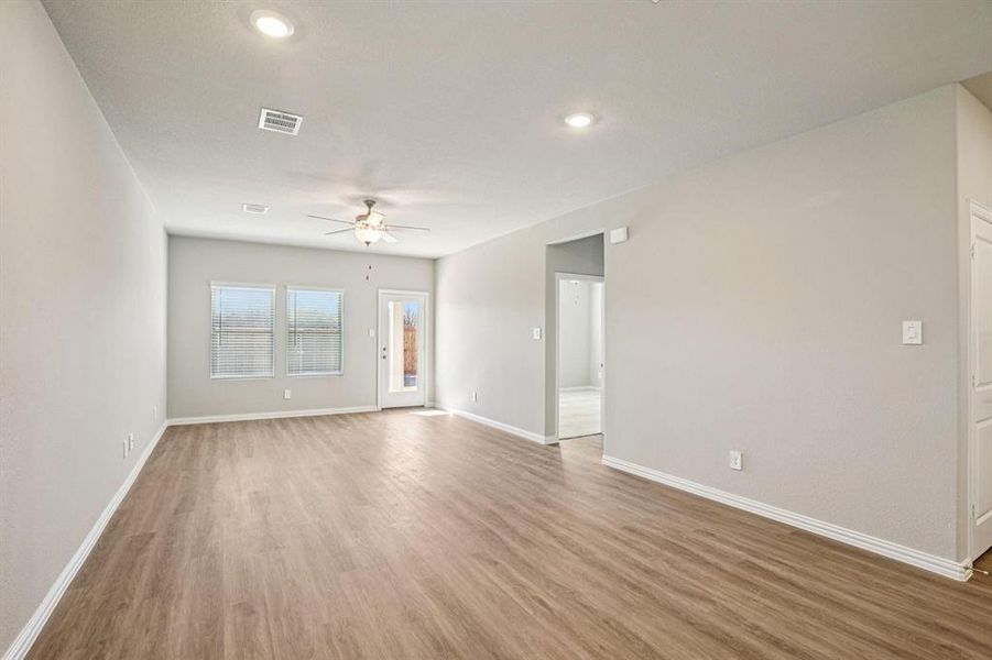 Unfurnished room featuring light wood-type flooring, a ceiling fan, and recessed lighting