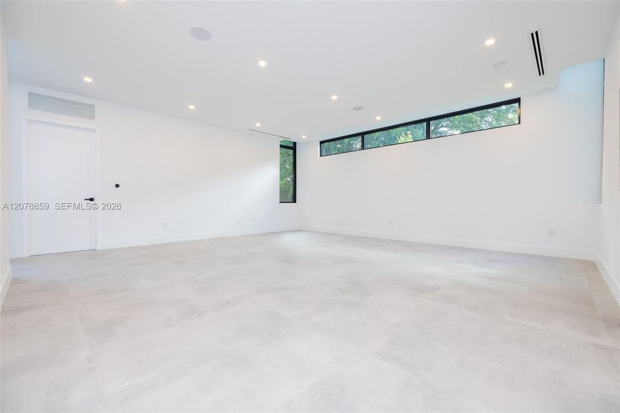 Billiard/Bonus Space