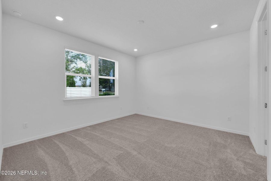 Spacious, unfurnished interior of a new home in Double Branch, Middleburg (Image 23).