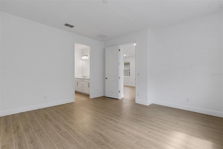 Spacious, unfurnished interior of a new home in Sweetwater at Lakewood Ranch, Lakewood Ranch (Image 31).