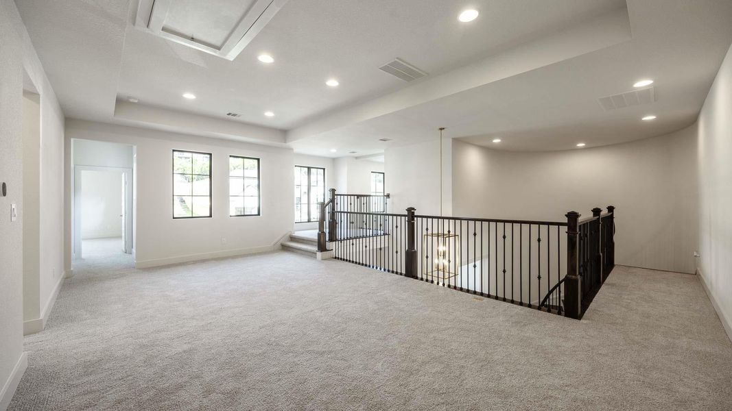 Spacious, unfurnished interior of a new home in Palmera Ridge 70', Leander (Image 10).