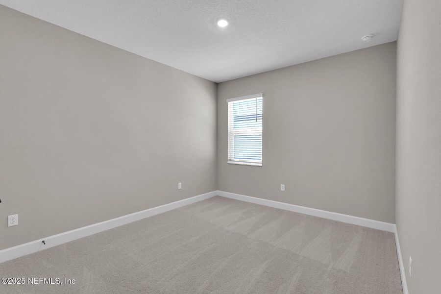 Spacious, unfurnished interior of a new home in Jennings Farm, Middleburg (Image 10).