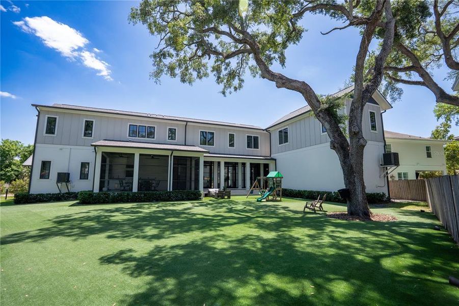 Exterior details and patio area of a home in , Tampa (Image 4).