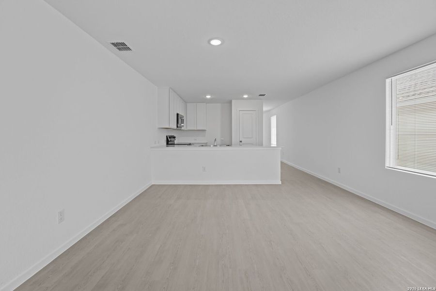 Spacious, unfurnished interior of a new home in Hidden Oasis, San Antonio (Image 14). Spacious, unfurnished interior of a new home in Hidden Oasis, San Antonio (Image 14).