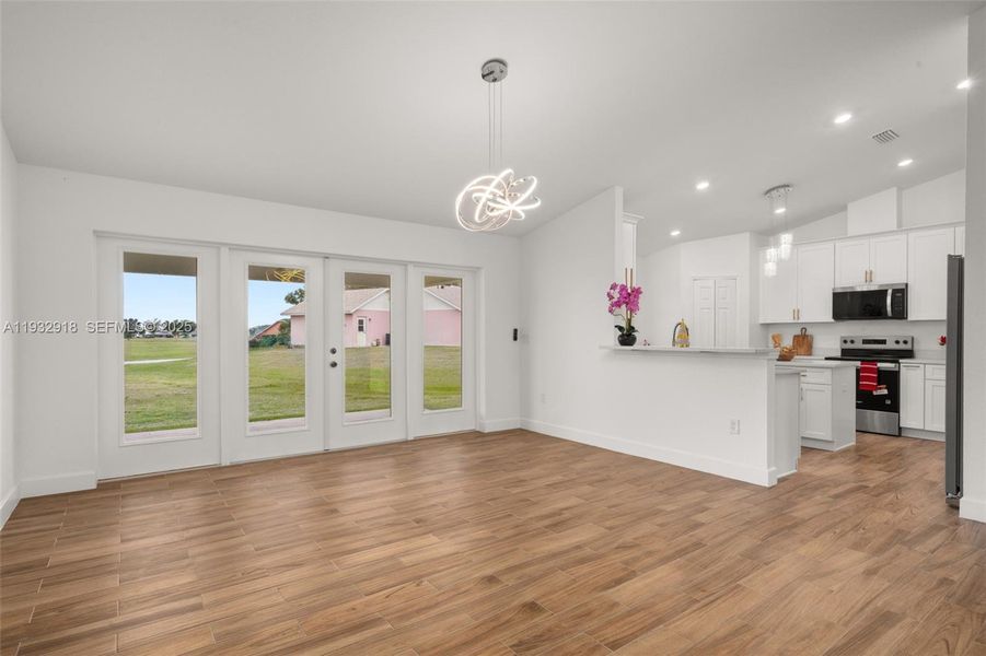 Spacious, unfurnished interior of a new home in , Sebring (Image 37).