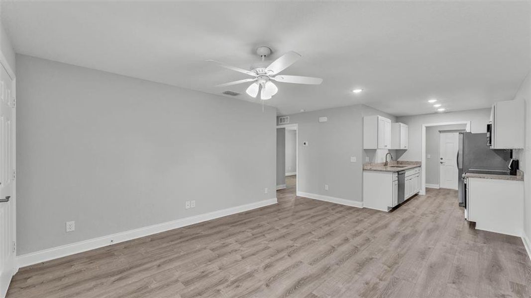 Spacious, unfurnished interior of a new home in , Fort Meade (Image 25).