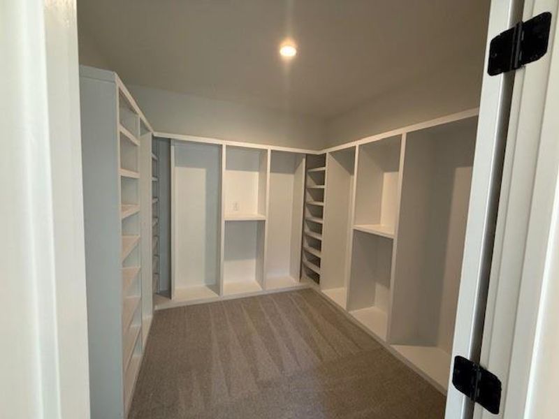 Spacious, unfurnished interior of a new home in , Jefferson (Image 23).