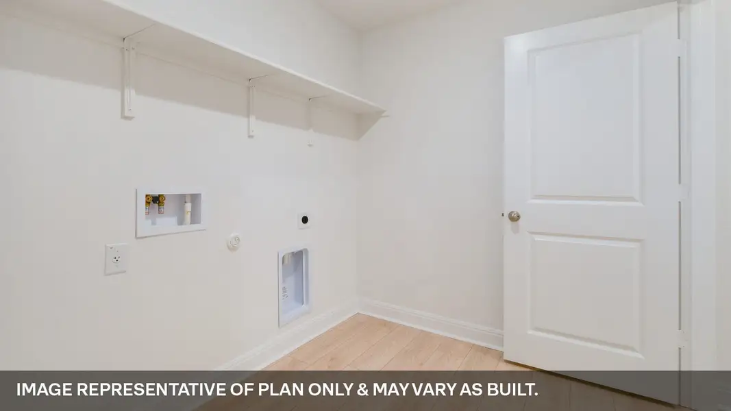 Representative unfurnished interior of a home built from the The Courtland by D.R. Horton in Riverview, Georgetown (Image 25).
