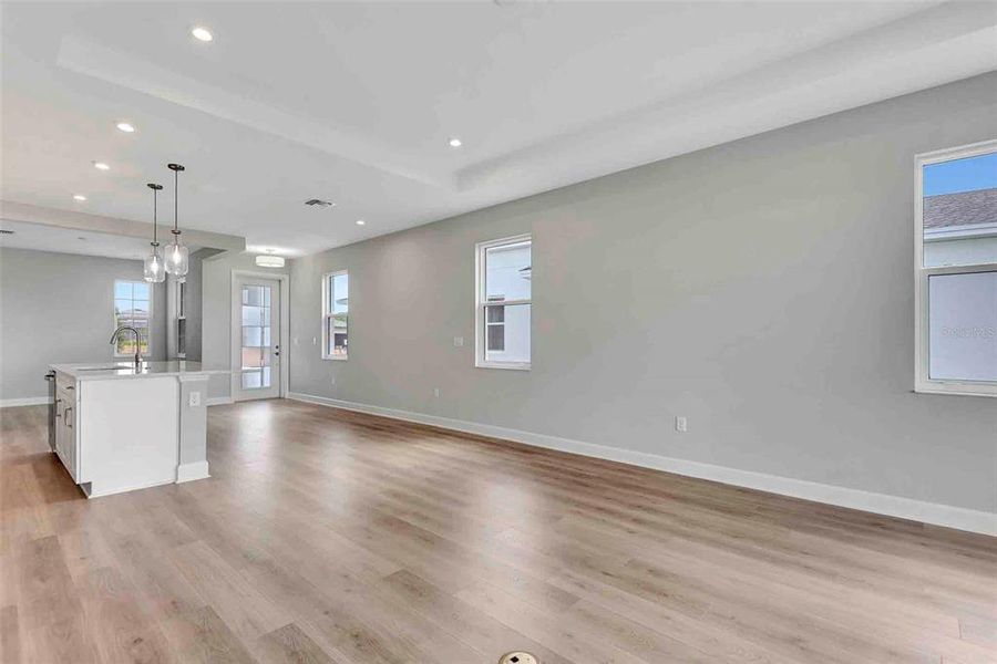 Spacious, unfurnished interior of a new home in Cresswind at Lake Harris, Tavares (Image 22).