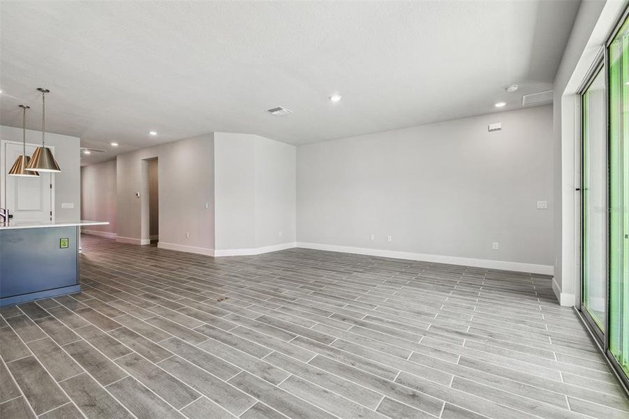 Spacious, unfurnished interior of a new home in The Peninsula at Rhodine Lake, Riverview (Image 36). Spacious, unfurnished interior of a new home in The Peninsula at Rhodine Lake, Riverview (Image 36).