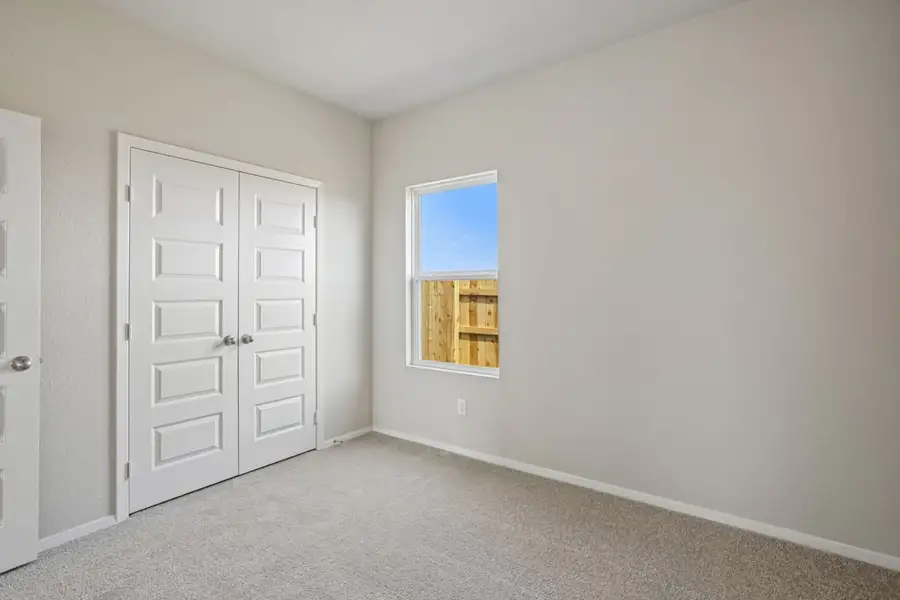 Spacious, unfurnished interior of a new home in Cloverleaf, Austin (Image 21).