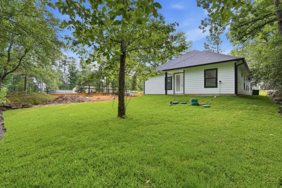 Exterior details and patio area of a home in , Willis (Image 3).