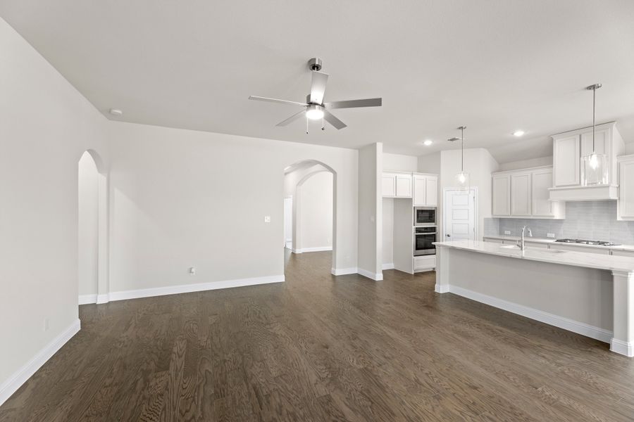 Spacious, unfurnished interior of a new home in Lovers Landing, Forney (Image 19). Spacious, unfurnished interior of a new home in Lovers Landing, Forney (Image 19).
