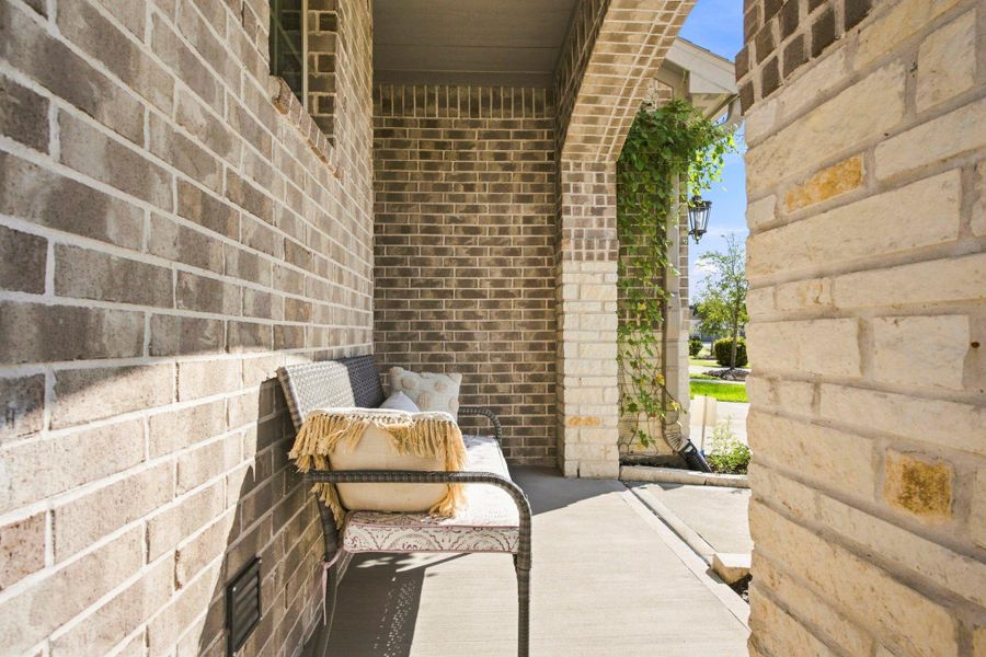 Exterior details and patio area of a home in Sienna 40', Missouri City (Image 4).