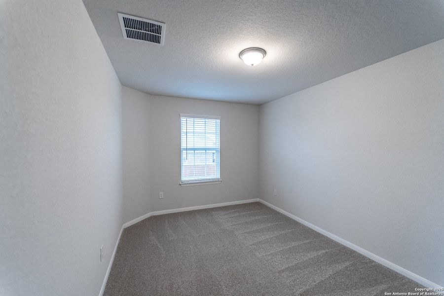 Spacious, unfurnished interior of a new home in Cloud Country, New Braunfels (Image 19).