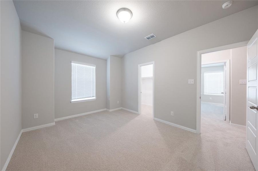 Spacious, unfurnished interior of a new home in Lake Pointe: Lake Pointe at Paloma Creek, Little Elm (Image 22).