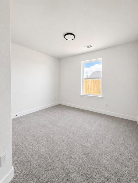 Spacious, unfurnished interior of a new home in River Ranch Trails, Dayton (Image 14).