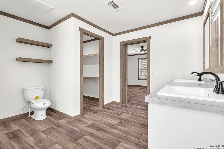 Furnished interior view inside a new home in , La Vernia (Image 7). Furnished interior view inside a new home in , La Vernia (Image 7).