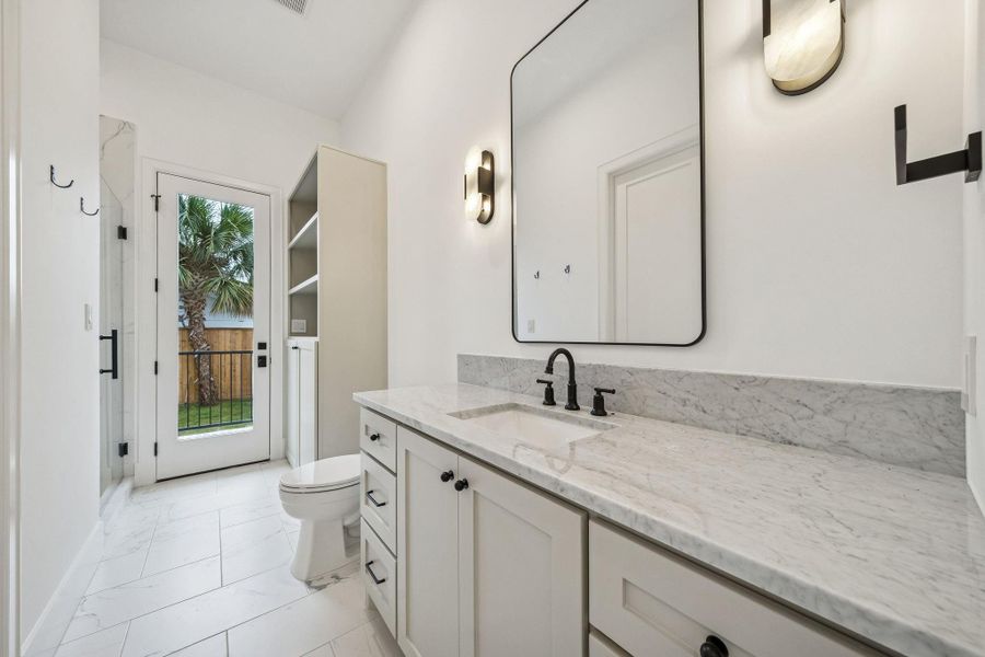 En suite in first floor bedroom