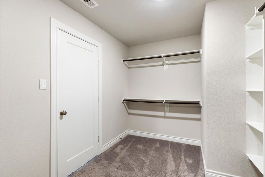 Spacious, unfurnished interior of a new home in Grand Oaks Reserve, Cleveland (Image 13).