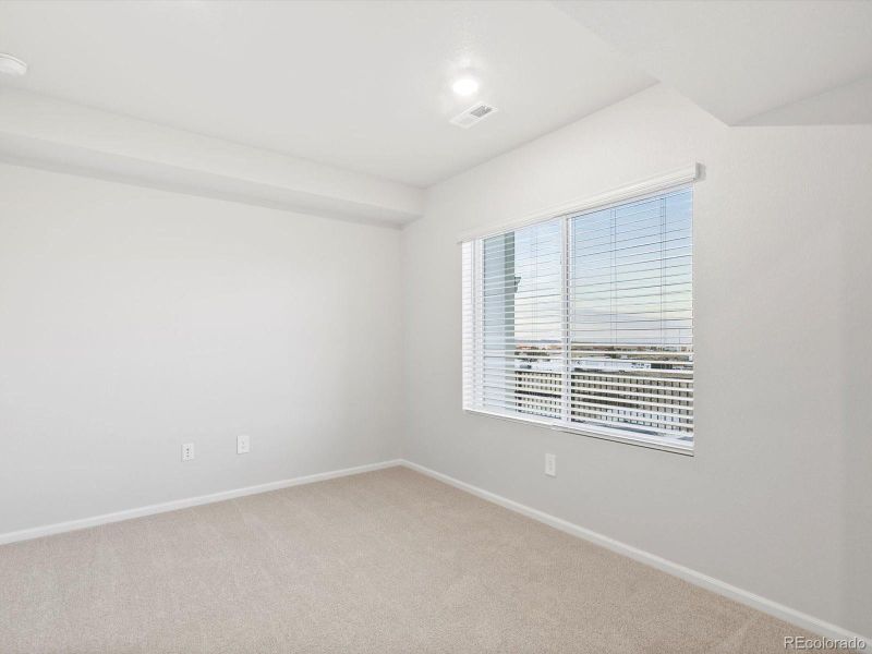 Spacious, unfurnished interior of a new home in Three Hills, Morrison (Image 23).