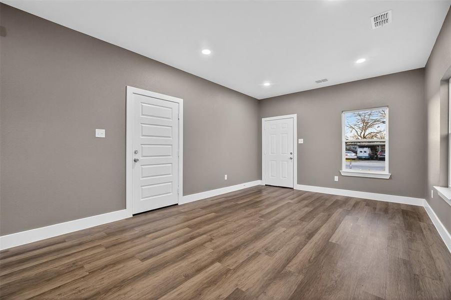 Spacious, unfurnished interior of a new home in , Mineral Wells (Image 11).