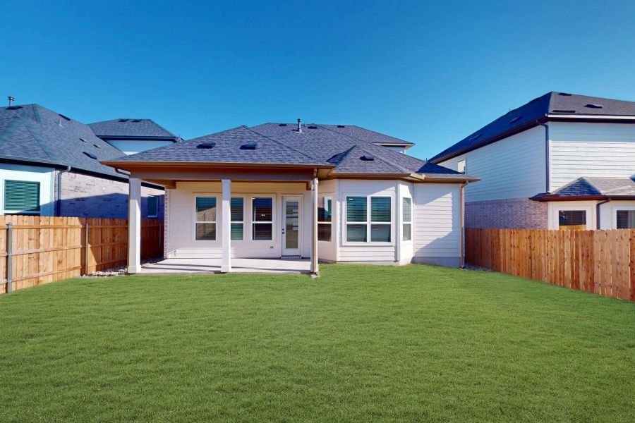 Exterior details and patio area of a home in Edgewood, Leander (Image 25).
