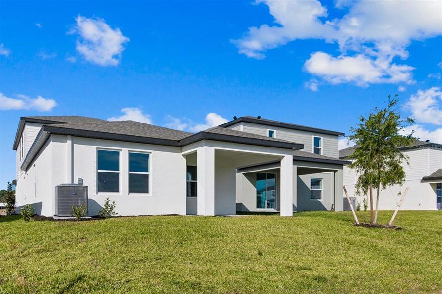 Exterior details and patio area of a home in Southpointe, Palmetto (Image 3).