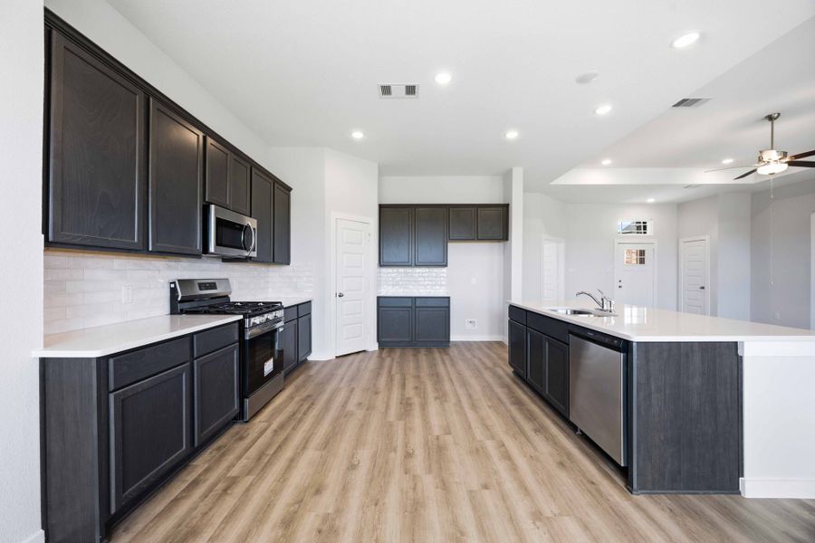 6903 Pelican Lane - Arlington - Kitchen