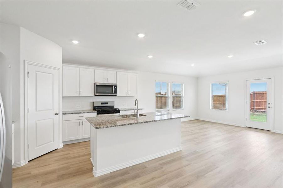 Photo is not of the actual home, but is an inspirational photo of builder’s model home and may depict options, furnishings, and/or decorator features that are not included. Photo is not of the actual home, but is an inspirational photo of builder’s model home and may depict options, furnishings, and/or decorator features that are not included.