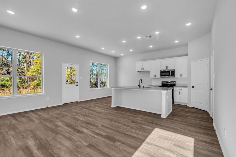 Spacious, unfurnished interior of a new home in , Cleveland (Image 21).